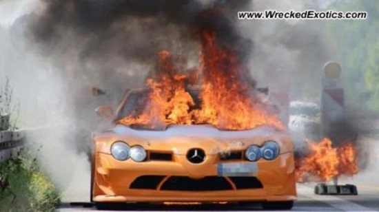 SLR McLaren 722 cháy rụi trên cao tốc ở Đức